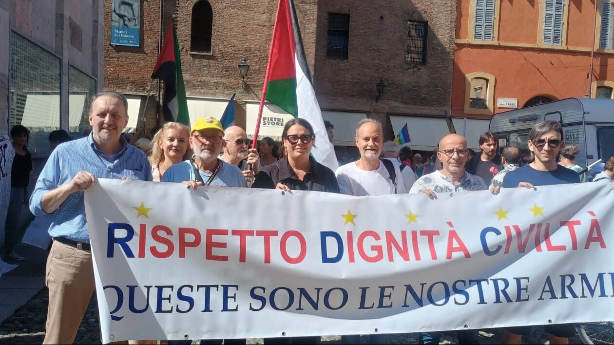 Genocidio a Gaza, corteo dei 2mila a Modena: il M5S in prima fila