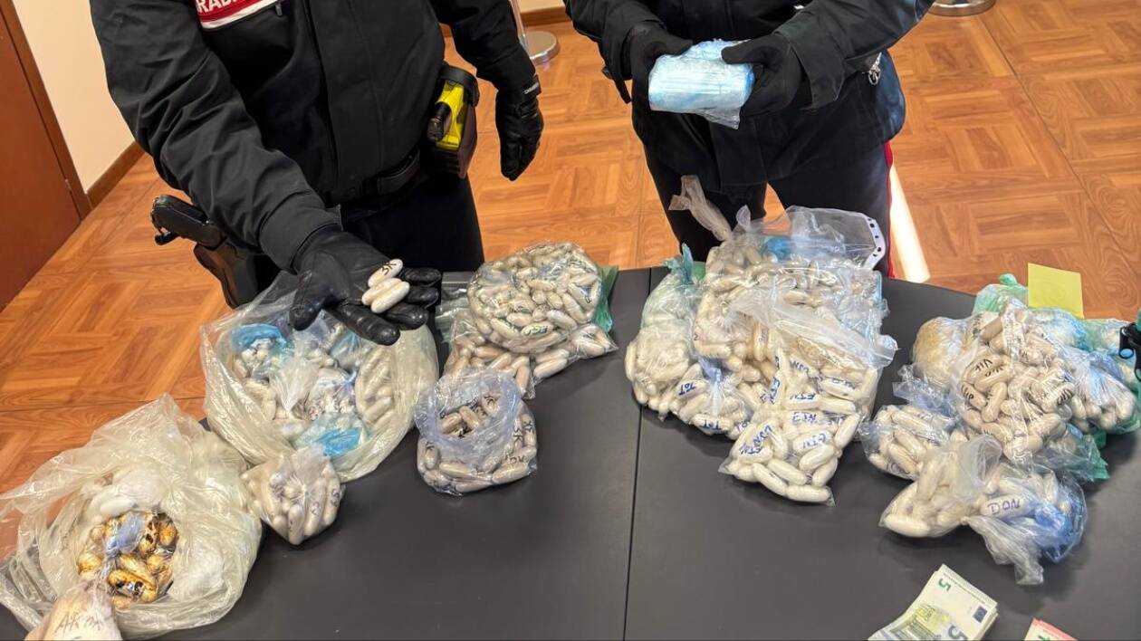 Fermano auto e scoprono grande commercio di droga: quattro arresti e 13 kg sequestrati