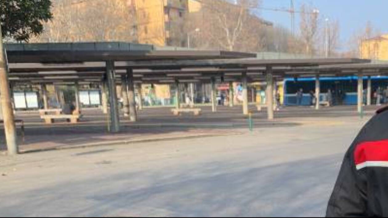 Ancora caos in autostazione: rissa a bottigliate e spray al peperoncino