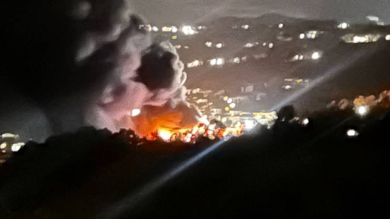 Serramazzoni, grande incendio alla Nuova Neon: Vigili del Fuoco al lavoro tutta la notte