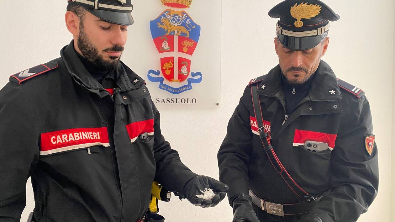Sassuolo, fugge all’Alt dei carabinieri: marocchino arrestato per spaccio