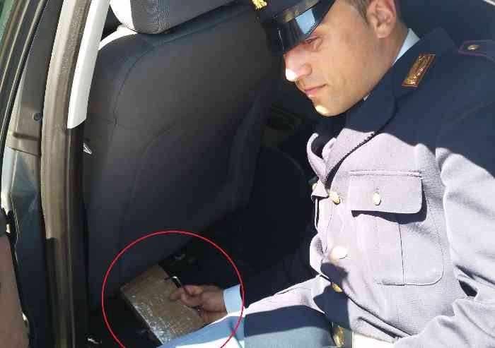 Viaggiavano con 500 grammi di eroina: arrestati