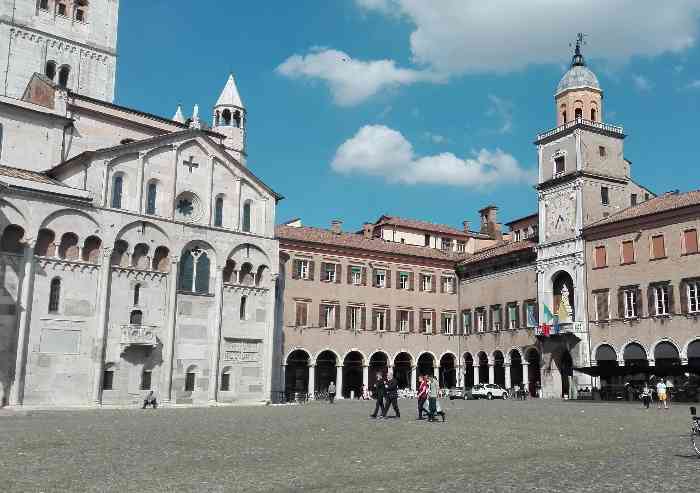 Sbarca a Modena freewalkingtouritalia, e le guide certificate lanciano l'allarme