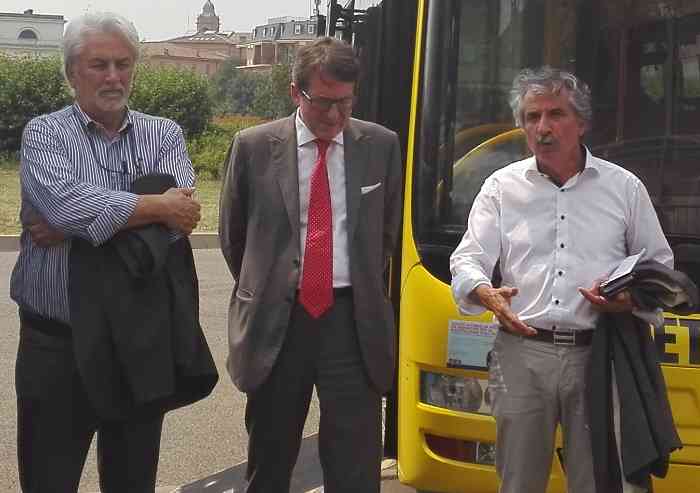 Bus super affollati ed inquinanti, Bulgarelli presenta la cura