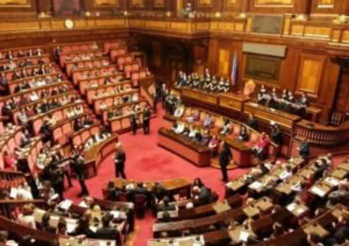 La manovra è legge, ok del Senato alla fiducia con 144 sì e 104 no. Cgil: Violata democrazia