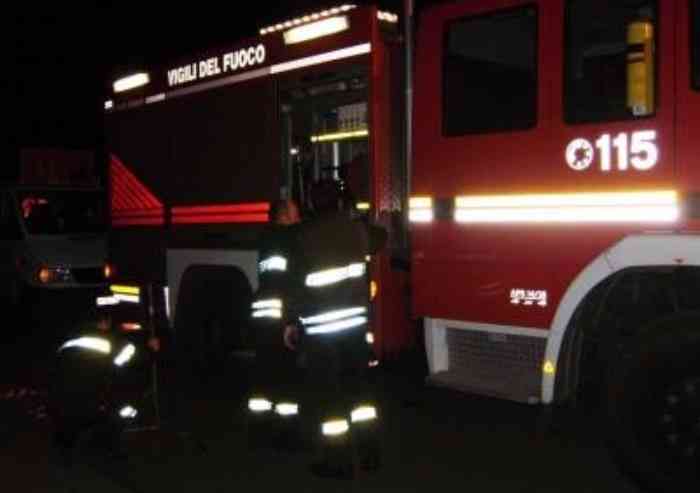 Nonantola, danno fuoco al negozio di una casertana