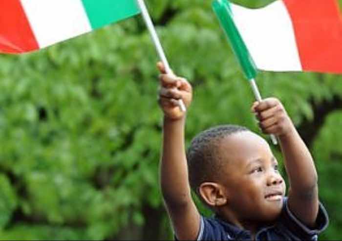 PRC al presidio sotto la Ghirlandina in risposta alla fiaccolata di Forza Nuova contro lo Ius soli