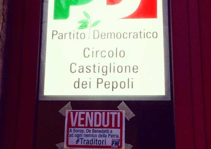 'Venduti'. Forza Nuova nei nuovi cartelli che, in tutta Italia, ha attaccato alle sedi Pd
