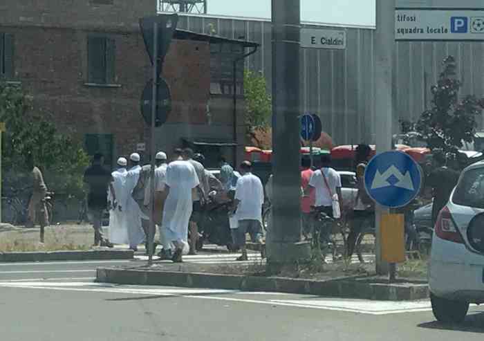Ambulanti abusivi: multe nel piazzale della moschea