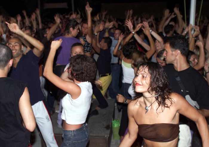 Giovani pagati per andare in vacanza