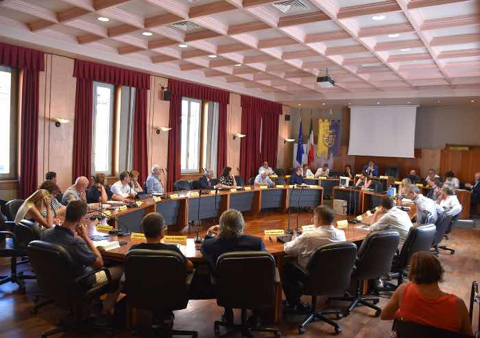 Profughi, tutti i sindaci, Muzzarelli in testa, concordano: è emergenza. Servono risorse economiche