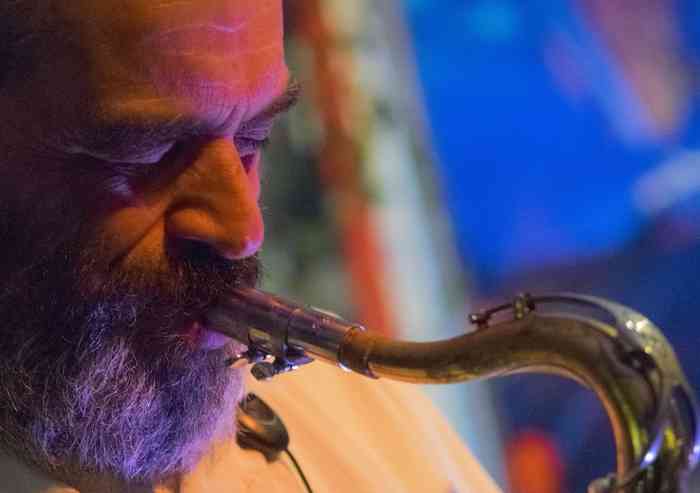 Modena canta, e suona, Napoli