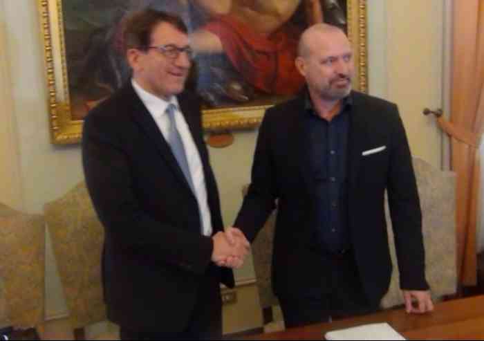 Muzzarelli propone un fondo per pagare il servizio civile ai profughi