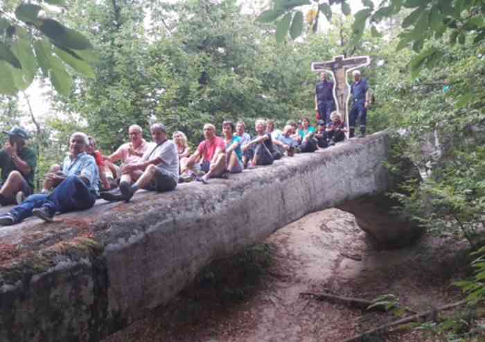 Grande seguito alla camminata - processione sulle vie storiche