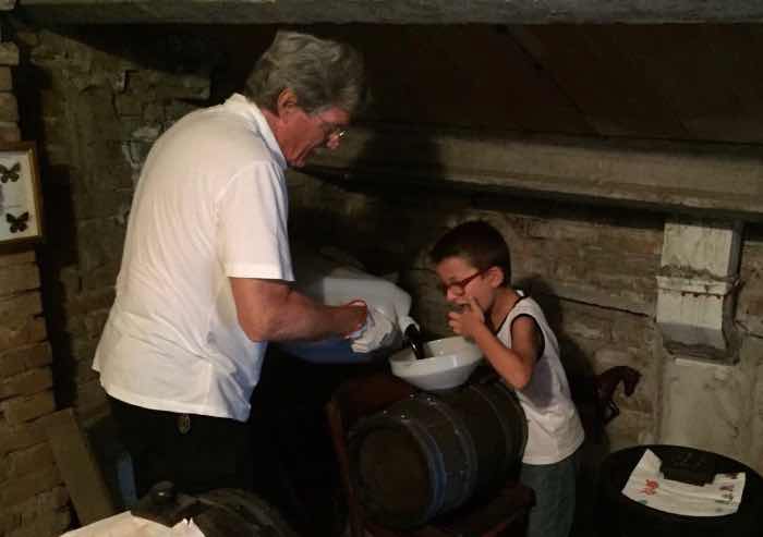 L'aceto balsamico di Modena una tradizione che si rinnova ogni anno, di padre in figlio