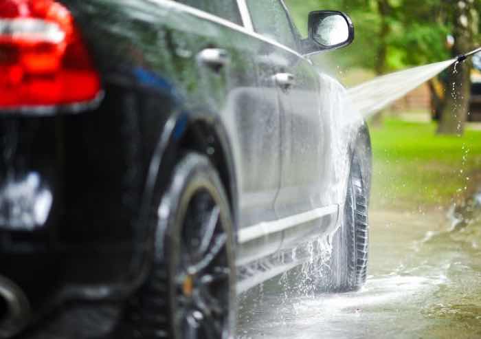 Siccità, a Modena stop acqua potabile per orti e giardini e per lavare automezzi