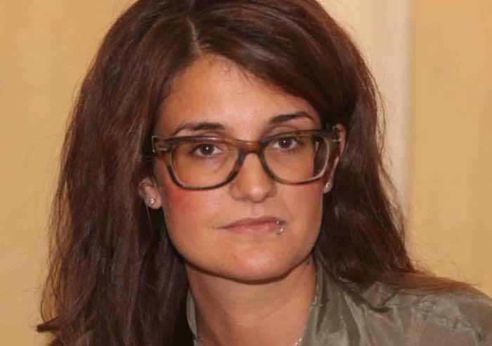 A Reggio Emilia insulti a Lucia Lusenti consigliera SI pro migranti: li inviti 'nel suo letto'