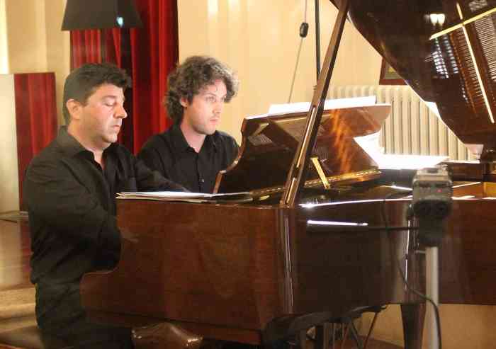 Salotto in piazza XX settembre con musica e aceto balsamico