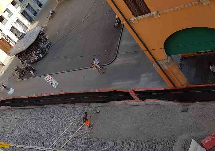 Domani 'riapre' in parte via Emilia centro