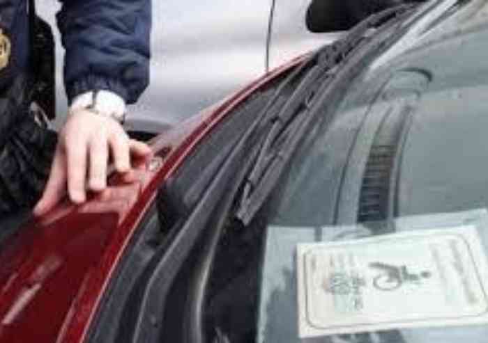 Zocca, falsa invalida per usare il parcheggio riservato: denunciata 'signora' di 69 anni