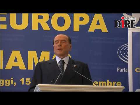 Berlusconi: 'Gli immigrati fanno paura alle nostre donne'