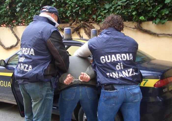 Imprese, aiutavano aziende a 'traslocare' capitali all'estero per non pagare tasse, arrestati