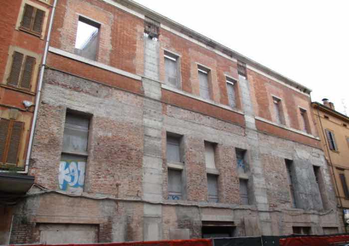 Modena, in Piazza Matteotti costretti ad 'ammirare' la vergogna dell'ex cinema Odeon