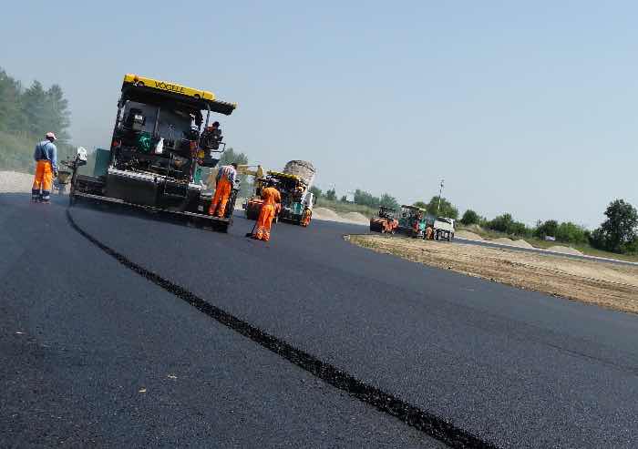 Emergenza fondi per le strade a Modena. 'Pezze' alle buche ma non basta
