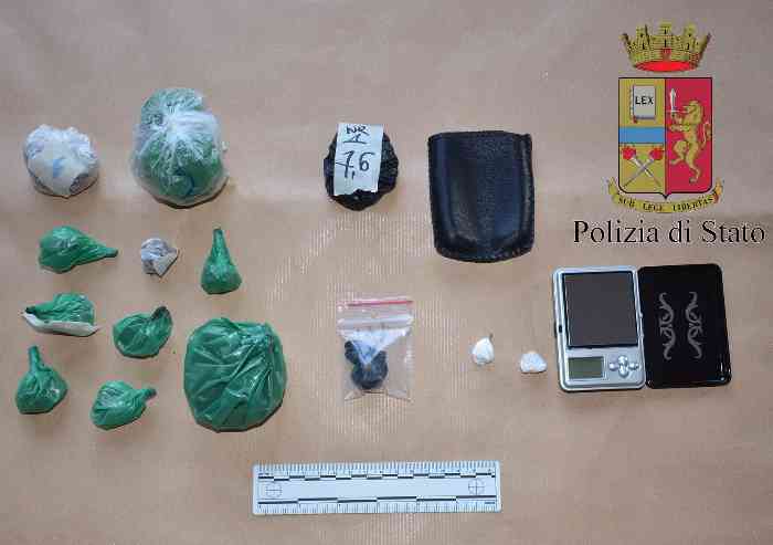 Blitz in viale Gramsci, tre denunce e droga sequestrata