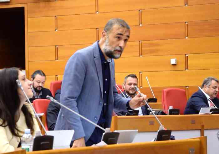 'Alcol e fumo, servono nuove regole per limitarne il consumo'