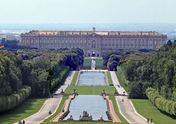 Reggia di Caserta, sindacati lamentano danni causati da troppi visitatori. Ma il direttore smentisce