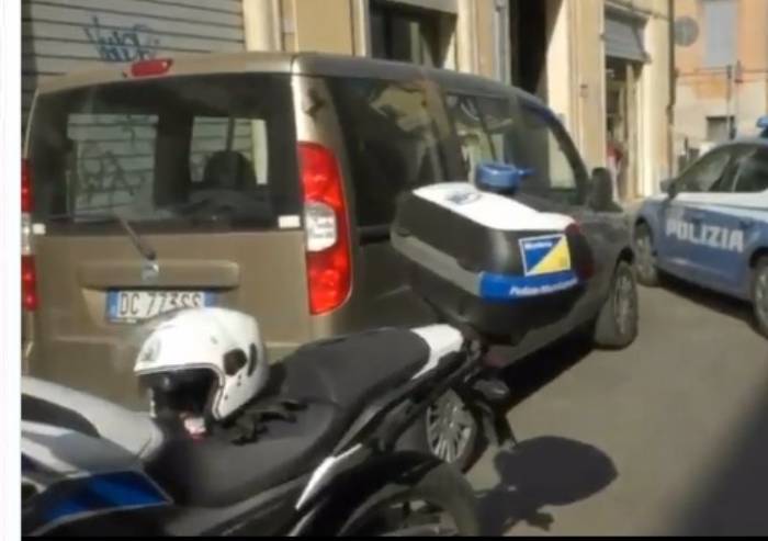 Lite e accoltellamento in strada davanti al Sert