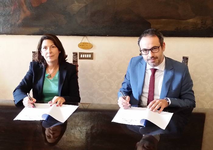 Migranti, a Carpi sindaco e prefetto firmano protocollo per lavori socialmente utili