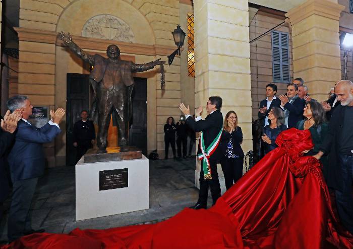 Statua Pavarotti, attesa finita