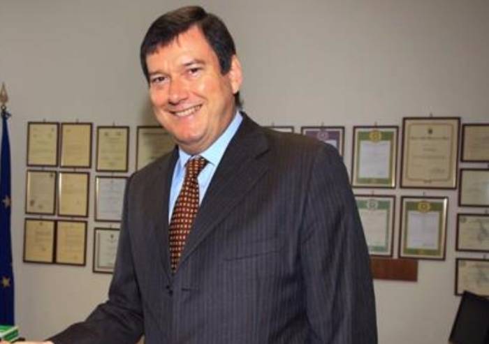 Questura, Muzzarelli saluta l'amico Fassari... nel segno di Vasco