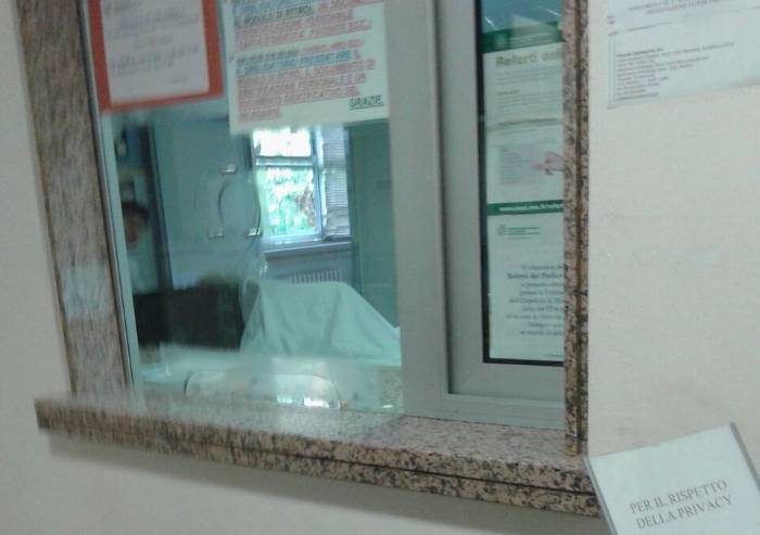 Ospedale Mirandola, infiltrazioni d'acqua dal soffitto