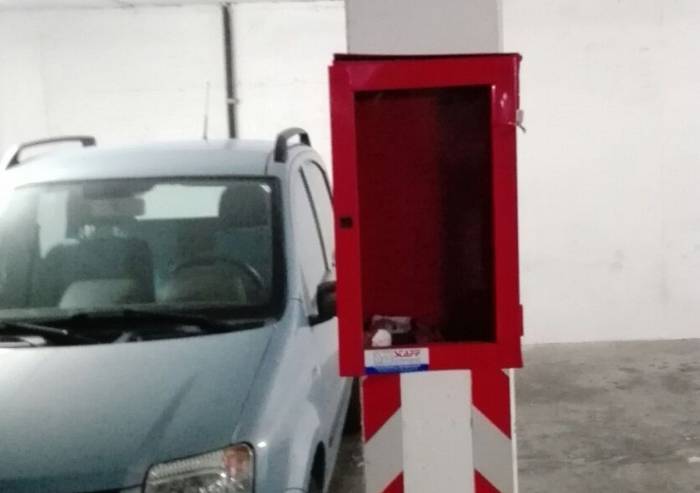 'Formigine, parcheggi in Piazza Italia, situazione fuori controllo'