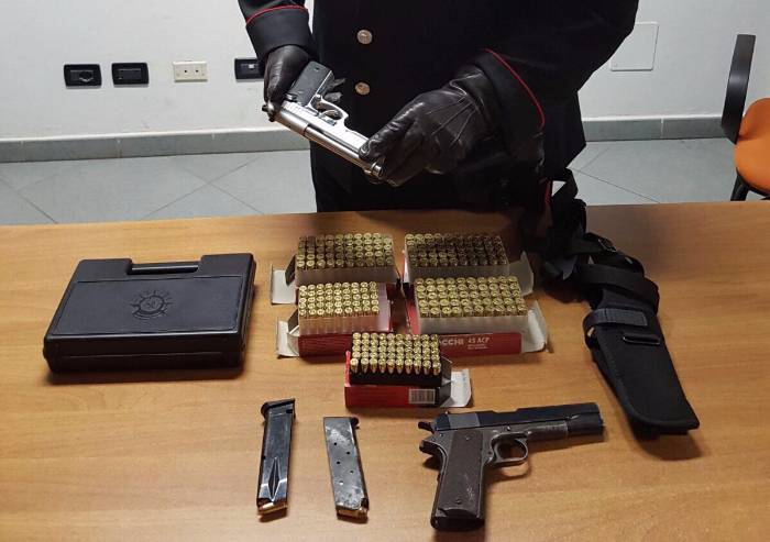 Un arsenale in casa: arrestato imprenditore finalese