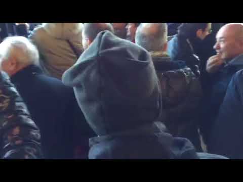 Il treno Pd a Modena: solo applausi per Renzi