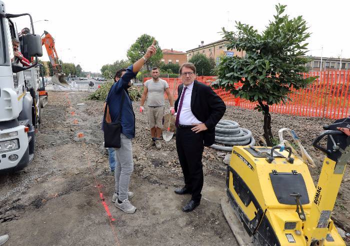 Se tutto il mondo economico abbraccia Muzzarelli il cementificatore