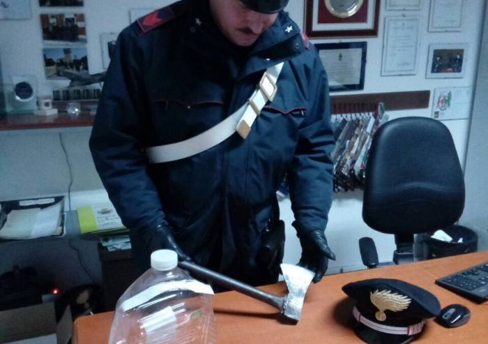 Distrugge garage dei genitori della compagna: 23enne arrestato