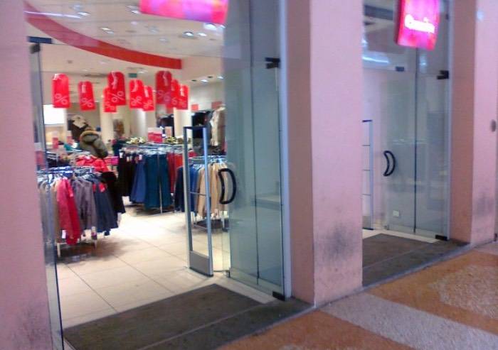 Piano aria: il sindaco vieta le porte sempre aperte nei negozi