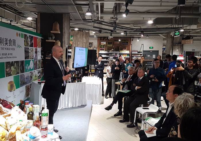 Bonaccini a Shanghai per promuovere le eccellenze culinarie emiliane