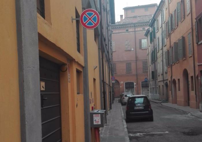 Vicolo Foschieri, l'utopia del parcheggio: i residenti insorgono