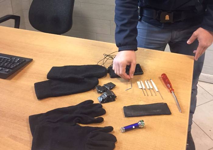 Due ladri ed uno spacciatore, tutti irregolari, bloccati dalla Polizia