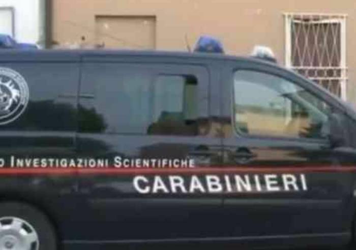 Donna uccide i figli di 2 e 5 anni e tenta il suicidio