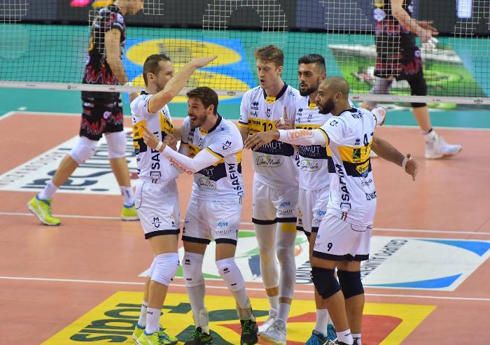 Volley, Modena stende Perugia