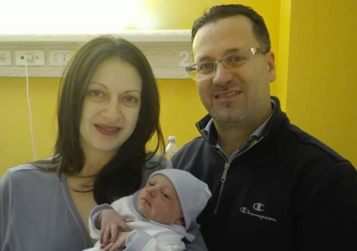 E' Marco il primo nato del 2018: la festa alle 0.13