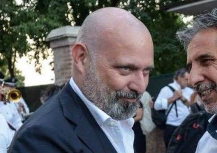 'Lampeggiante e paletta per le auto blu di Bonaccini'