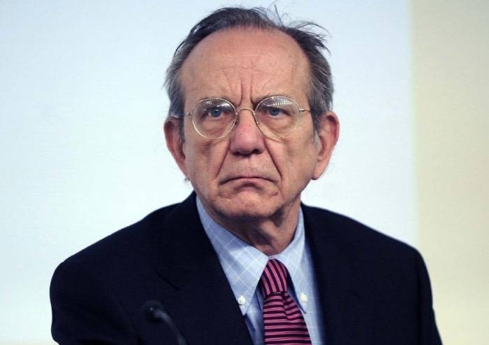 Padoan: 'M5S? Un pericolo per la stabilità del Paese per incompetenza'